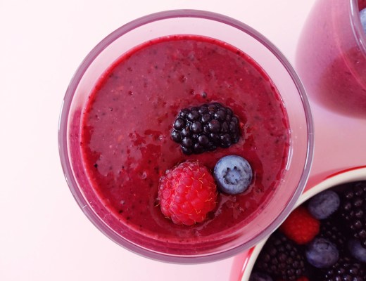 Antioxidant triple berry smoothie with blackberry, blueberry and raspberry | Aliz’s Wonderland