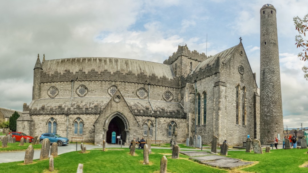 St Canice's Cathedral and Round Tower - How to spend a day in Kilkenny, Ireland? - Perfect day trip from Dublin | Aliz’s Wonderland