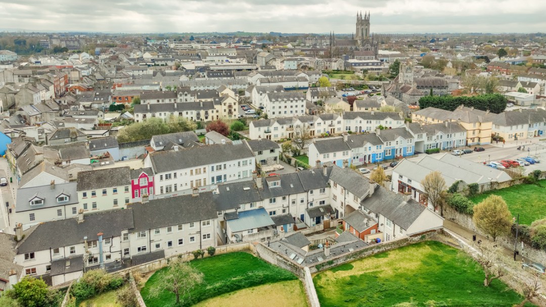 St Canice's Cathedral and Round Tower - How to spend a day in Kilkenny, Ireland? - Perfect day trip from Dublin | Aliz’s Wonderland
