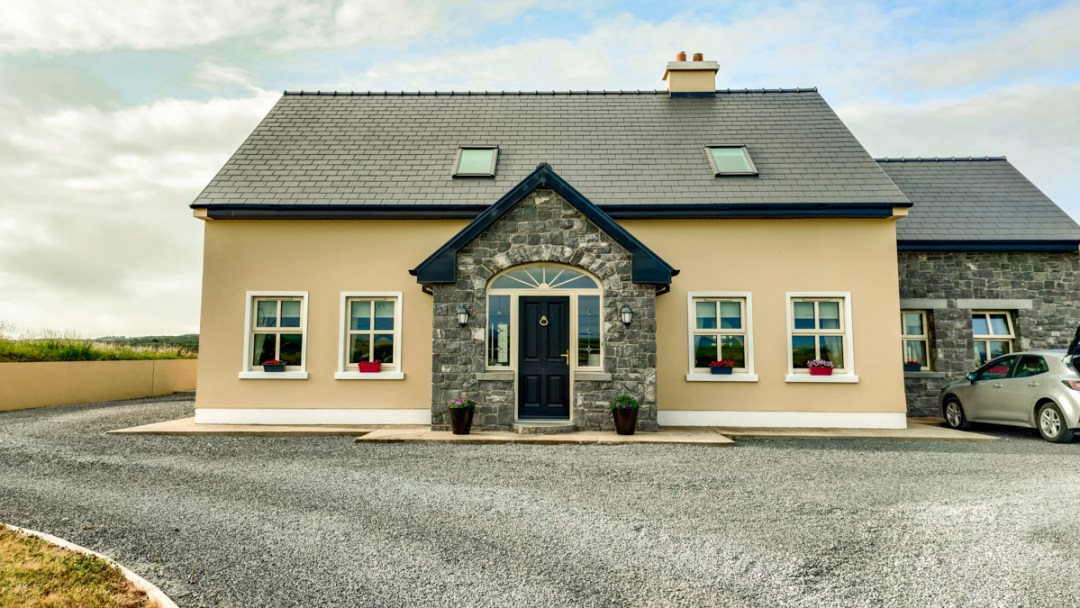 Glenmore House - Where to stay in Doolin? - 2 days in Co. Clare, Ireland - Top things to do in County Clare along the Wild Atlantic Way | Aliz’s Wonderland