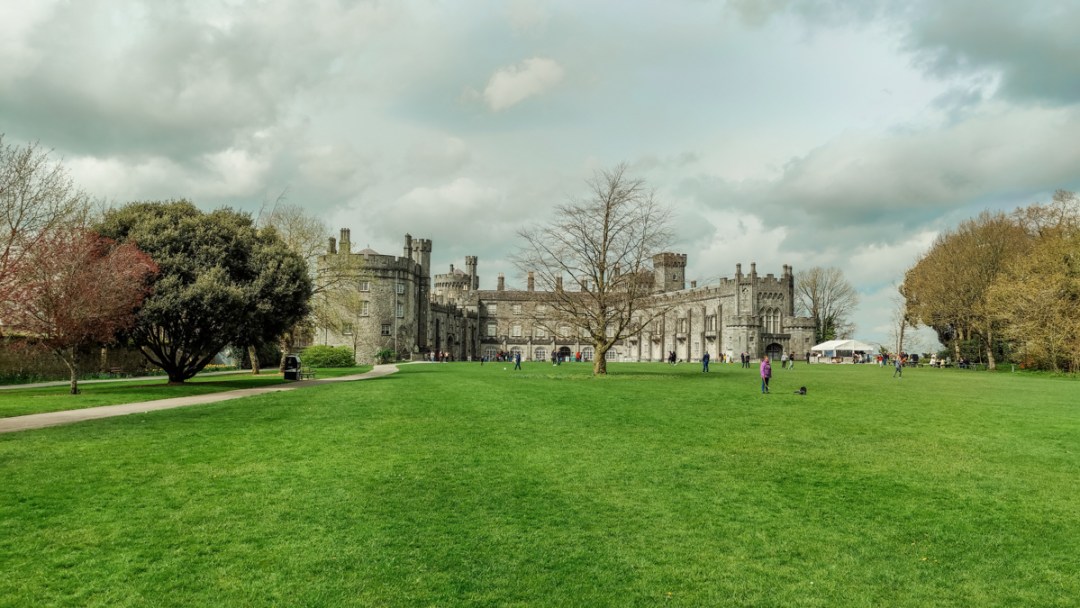 Kilkenny Castle and Castle Park - How to spend a day in Kilkenny, Ireland? - Perfect day trip from Dublin | Aliz’s Wonderland