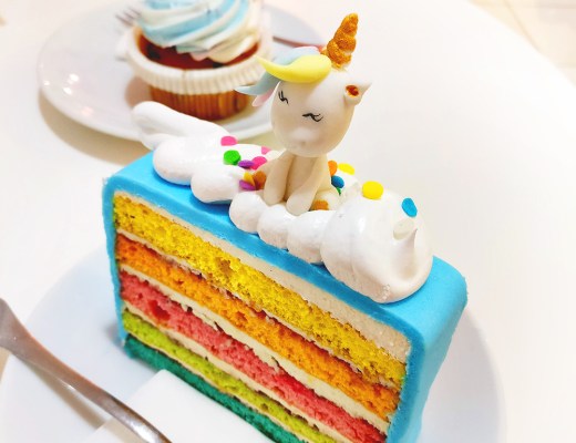 Yummy rainbow cake and unicorn cupcake in Sugar shop - Unicorn and rainbow food guide to Budapest, Hungary | Aliz’s Wonderland #unicorn #unicornfood #budapest #rainbowfood #budapestfood